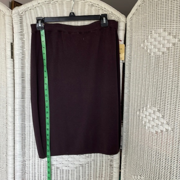 Jeanne Pierre brown knit skirt. - Picture 1 of 4